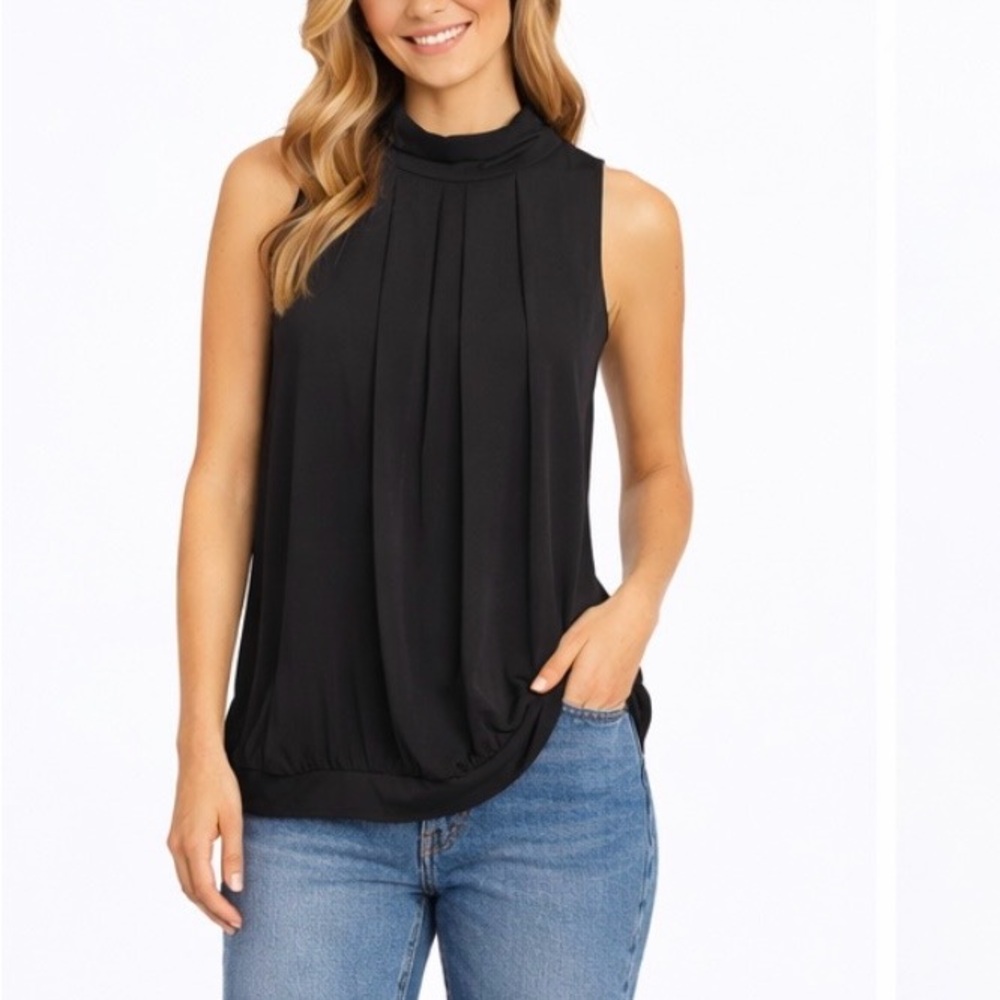 Zenana Outfitters Size Medium Women's Black Pleated Sleeveless Top